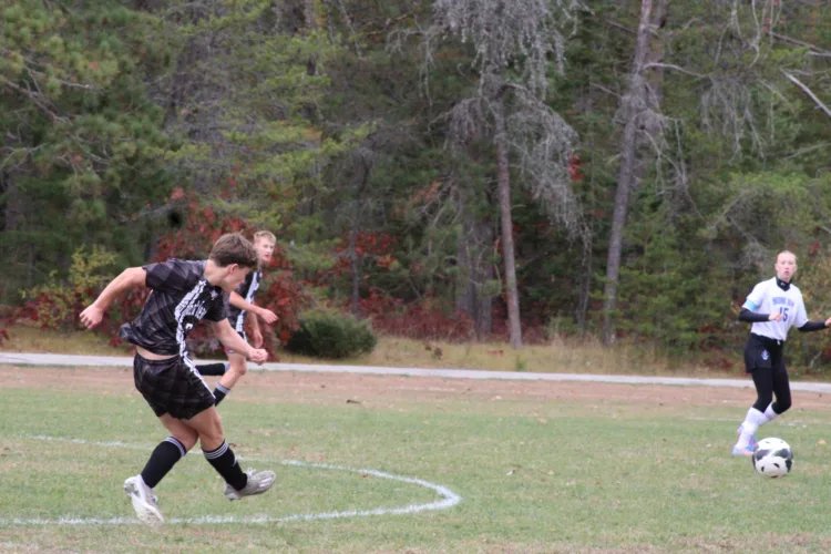 Black Bears use late surge to drown Lakers